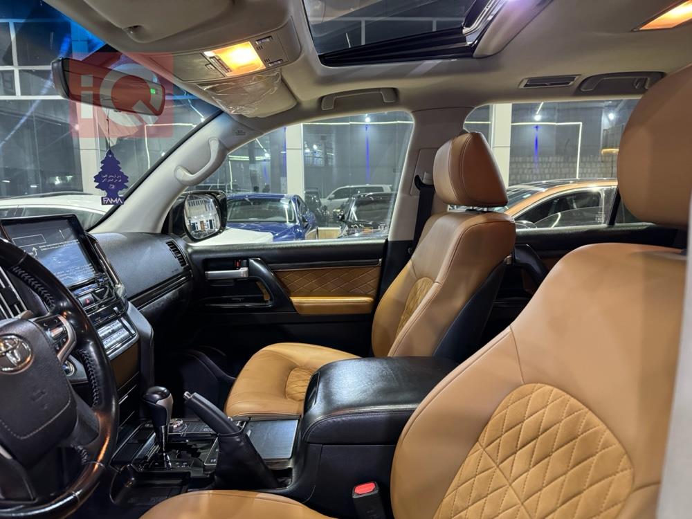 تۆیۆتا لاند کروزەر